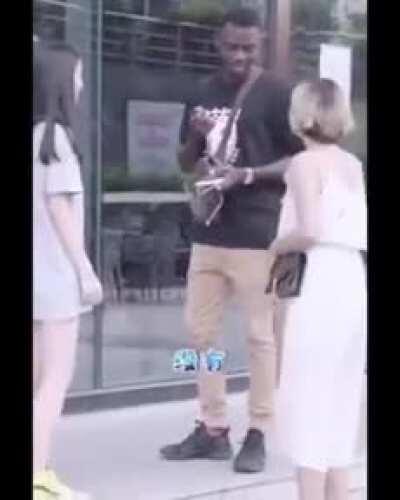 黑人小哥哥好帅鸭，撞到我的心心惹