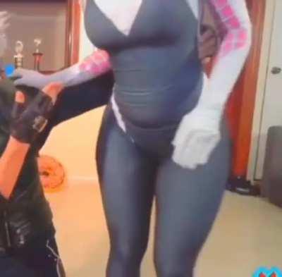 Enji is a really good looking gwen. 