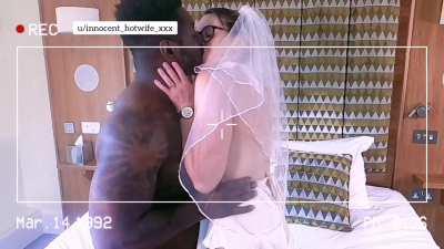 Here CUMS the bride!