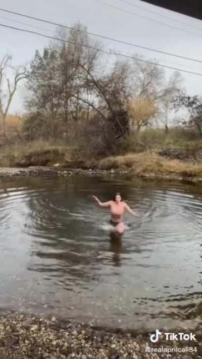 👀 Polar bear plunge 👀