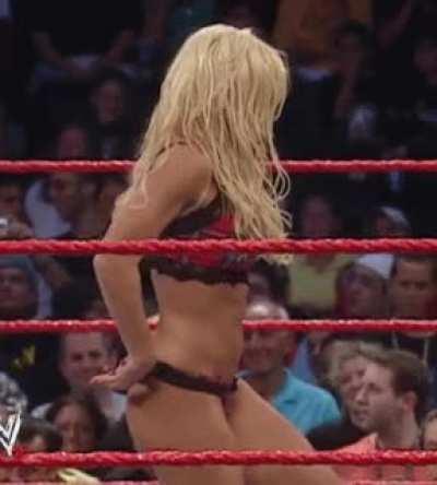 Torrie Wilson knows what we want 😍