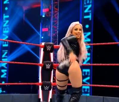 Liv Morgan spanking her ass (Audio)