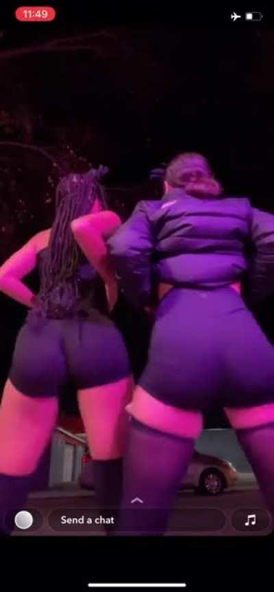 THE BEST VID IN THIS SUB🤤 on the left