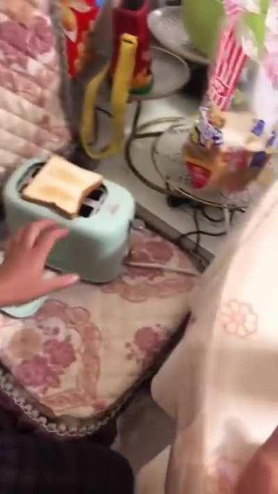 to use a sandwich toaster