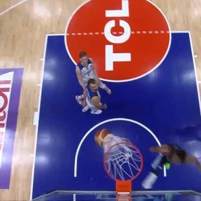 [Highlight] Giannis sprints through the lane and rises for a thunderous slam as nobody in the Estonia team dares to challenge it