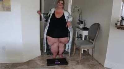 Imagine if we got full weigh in and Jenni's return for Christmas! Weigh ins were the most requested content of Jenni for years nearly decades. Seems like easy money for her especially since it's already been filmed. She even could and should film a new on