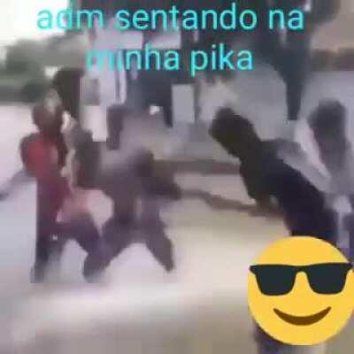 Admsentandonaminhapikaaosomdemusicadefundodopou.mp4