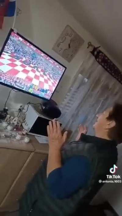 As a Brazilian, how am I supposed to hate Croatia when this woman exists? 🤏🥺