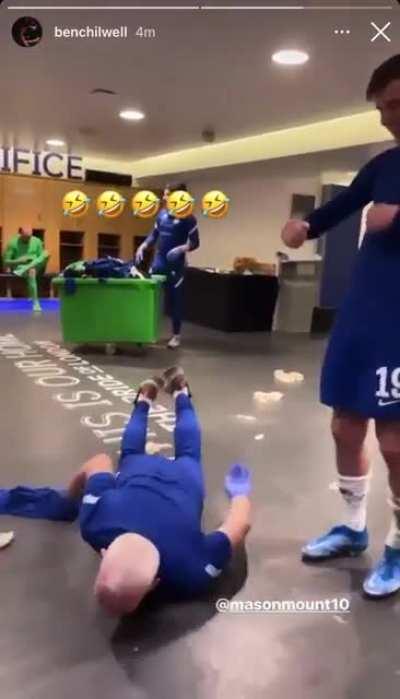 Big Billy showing off. What a guy! <3