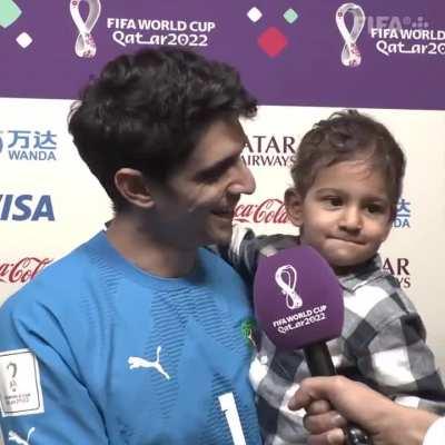 Kid mistakes mic for an ice cream 