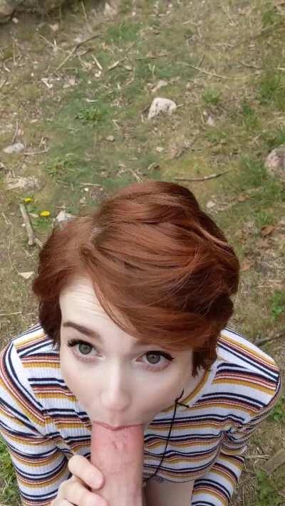 [/r/holdthemoan] sucking cock on trail