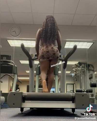 Shawty at the gym be like: