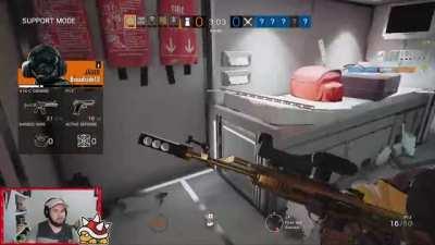 My friend managed a knife only 1v4 and I'm at a loss for words