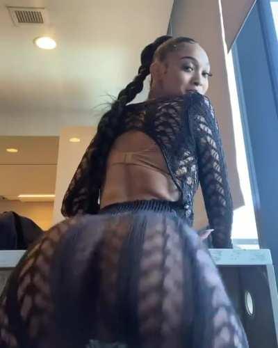 Edwina's Round Rump 🍑