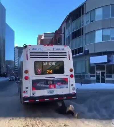 Bitch, not only do I carry people, I drag them too💁‍♂️