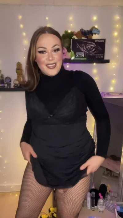 Are you a fan of slutty goth girls?😜💦