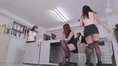 A day in the booty office [CJOD-160]