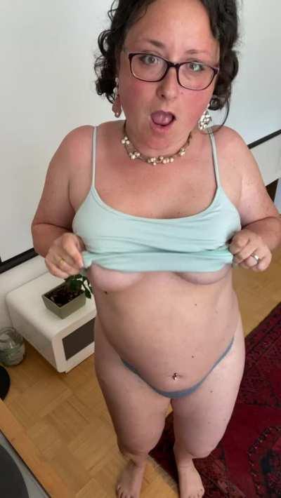 Hold my waist and fuck me from behind!