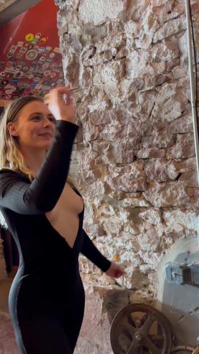 Who doesn’t love seeing boobs out at the bar ;) 