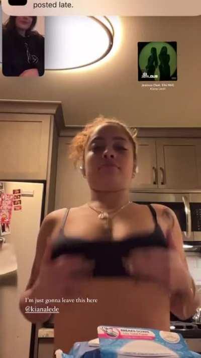 bouncing her titties