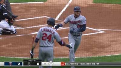 [Highlight] Josh Donaldson, after homering off Lucas Giolito, yells on his way to the dugout: 