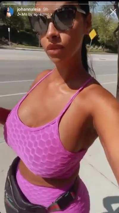 Giving her back shots until I nut🍈🍈🍆🍆🍑🍑