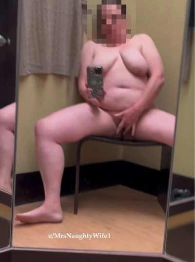 Friday Fitting Room Fun😘