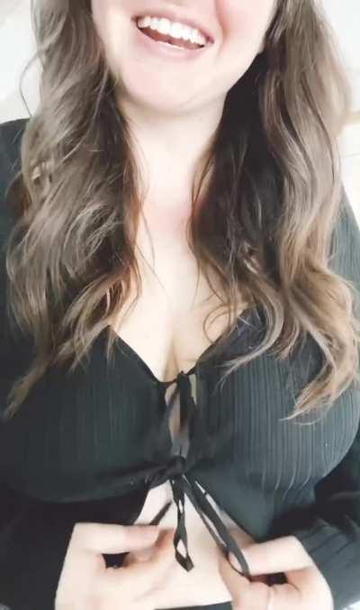 Now that I make these videos where my neighbour can watch me, he’s been home with the blinds open a-lot. Hope he likes todays flash.