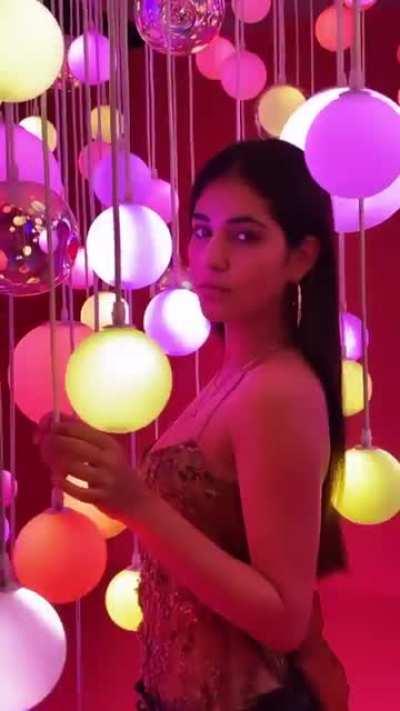 Finally got myself a beautiful wallpaper of the Queen😍