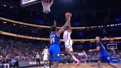 [Highlight] Harden finishes through the contact and gets the foul, putting him at +18 in 15 minutes!