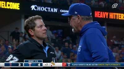 [Highlight] [Highlight] Bruce Bochy has been thrown out of the Rangers-Red Sox game