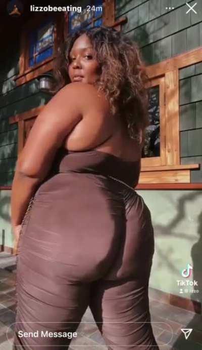 Lizzobeeating - Video #5881