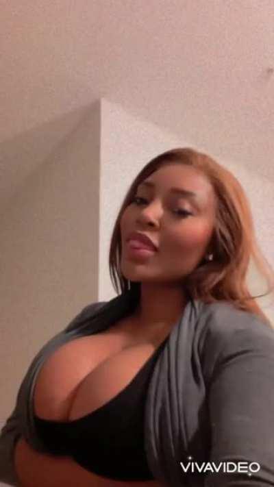 Her being a tease😍