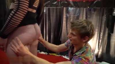 Pornstar Letting Fan Grope Kiss Her Ass By His Request At Avn Expo