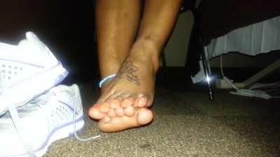 Toes of alexis oily soles