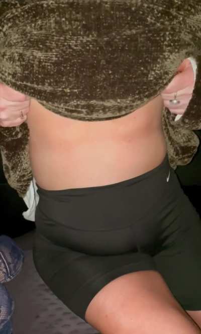 Dropping my MOMMY tits in the car 