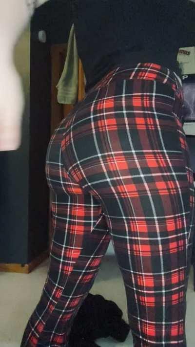 Well slap my ass and call me Lani.. it’s already Monday again 👎🏻