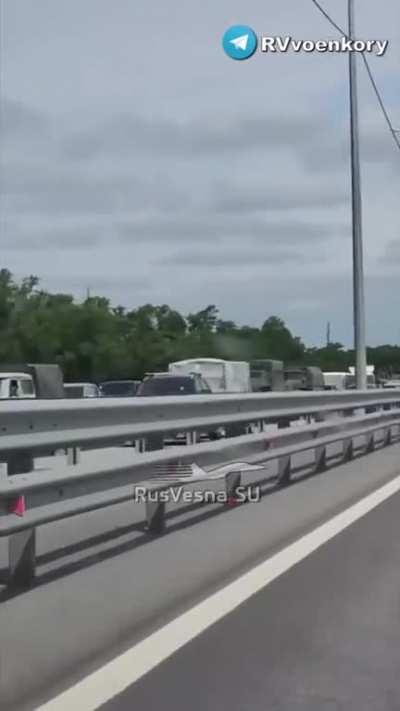 Ru pov: A long column of Military vehicles from the PMC WAGNER is seen by the Highway, allegedly heading back to the Donbas from Voronezh