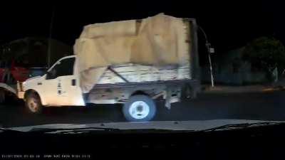 So many sh*t in 35 seconds of video!!