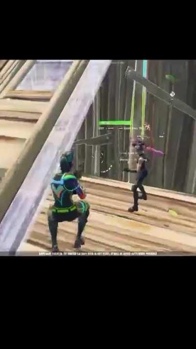 O cara jogando no barril