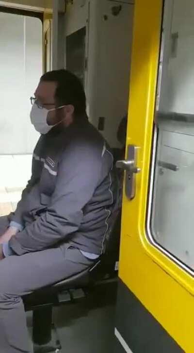 Metrodelevago en Cuarentena ! El barbijo ante todo. Pedile a tu jefe el mismo horario ! Llame ya.