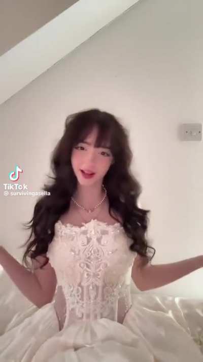 So cute! I love her lil dancy dance lol