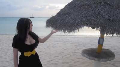 Hannah gets busty in Aruba
