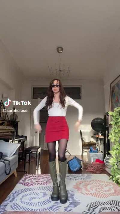 Sarah Tiktok downblouse
