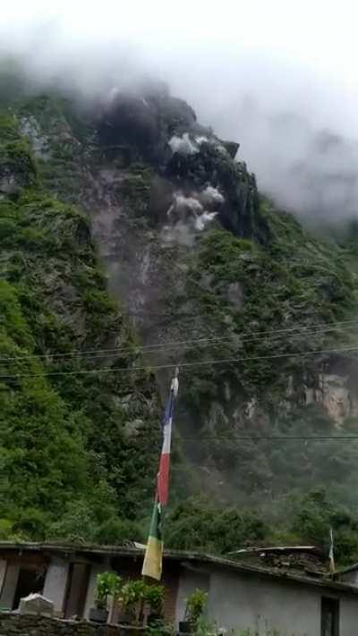 Landslides Live shooting