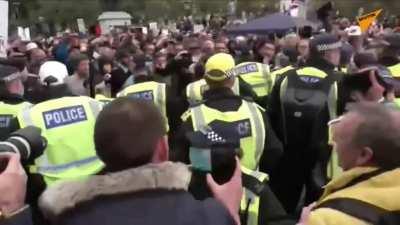 Skirmish between London police and covid protesters - England 26th September