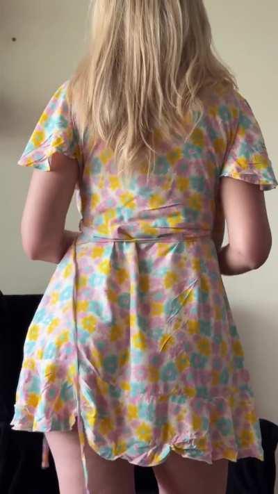 Looking at this gif would you rather take me from behind or face to face? 😘