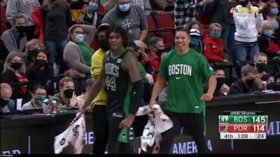 [Highlight] Payton Pritchard hits a deep 3 in his home state of Oregon and the place goes nuts, Celtics bench gets a technical