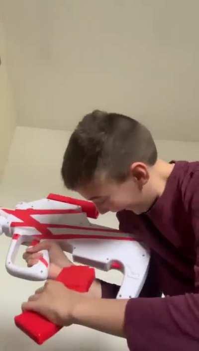 the lil edi boy hit himself, He hit himself!