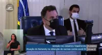 Em audiência no Senado com o chanceler Ernesto Araújo, o assessor internacional de Bolsonaro, Filipe Martins, fez um gesto associado a supremacistas brancos